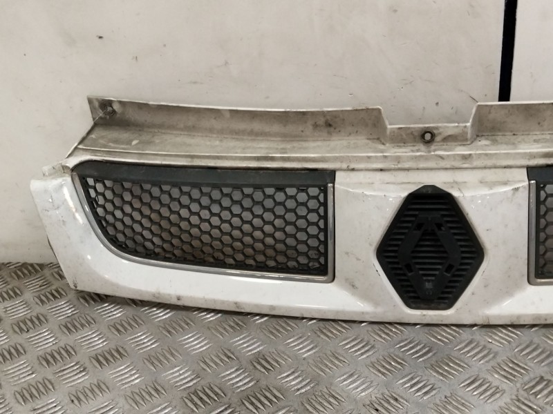 Recambio de rejilla delantera para renault trafic ii autobús (jl) 2.5 dci 135 (jl0d) referencia OEM IAM 8200204450  