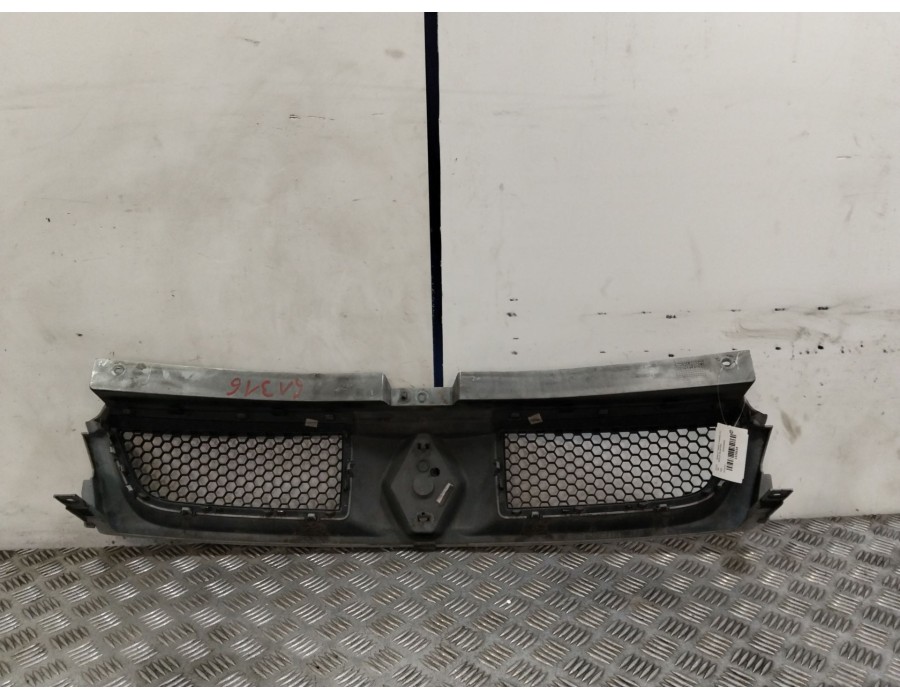 Recambio de rejilla delantera para renault trafic ii autobús (jl) 2.5 dci 135 (jl0d) referencia OEM IAM 8200204450  