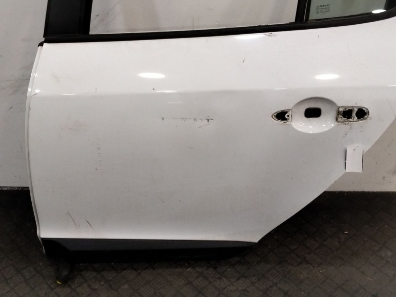 Recambio de puerta trasera izquierda para renault megane iii berlina 5 p referencia OEM IAM   