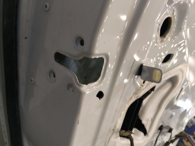 Recambio de puerta trasera izquierda para renault megane iii berlina 5 p referencia OEM IAM   