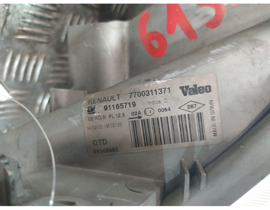 Recambio de faro izquierdo para renault trafic ii autobús (jl) 2.5 dci 135 (jl0d) referencia OEM IAM 7700311371  