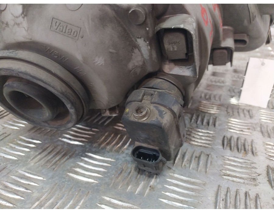 Recambio de faro izquierdo para renault trafic ii autobús (jl) 2.5 dci 135 (jl0d) referencia OEM IAM 7700311371  