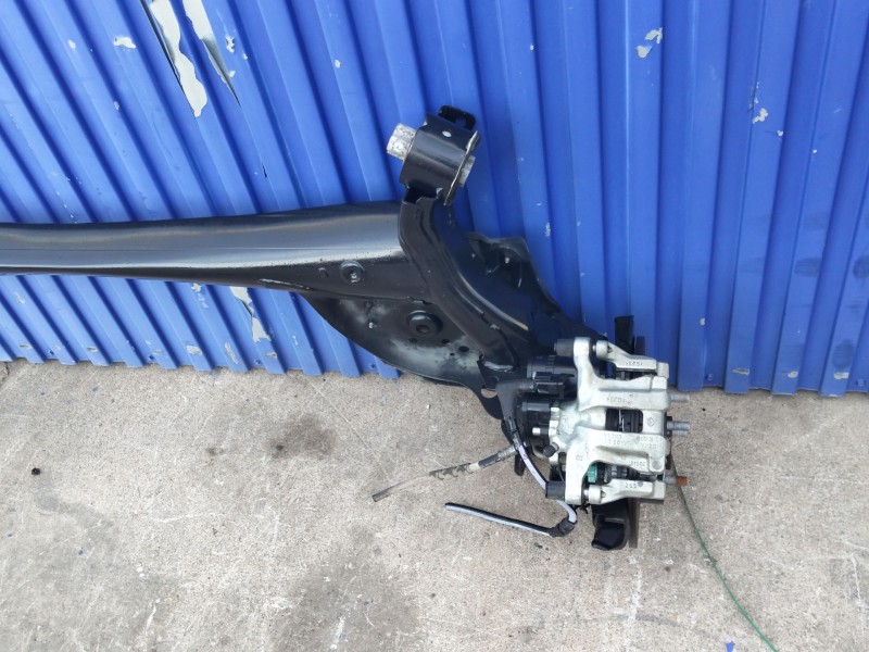 Recambio de puente trasero para mazda 3 berlina (bp) referencia OEM IAM 5509642  