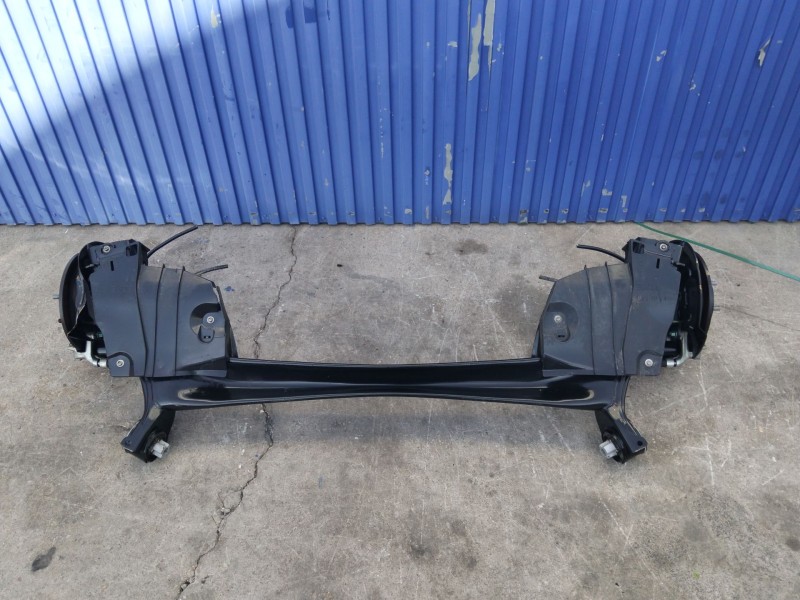 Recambio de puente trasero para mazda 3 berlina (bp) referencia OEM IAM 5509642  