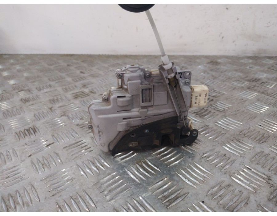Recambio de cerradura puerta delantera izquierda para audi a3 sportback (8pa) 2.0 tdi referencia OEM IAM 4F1837015  