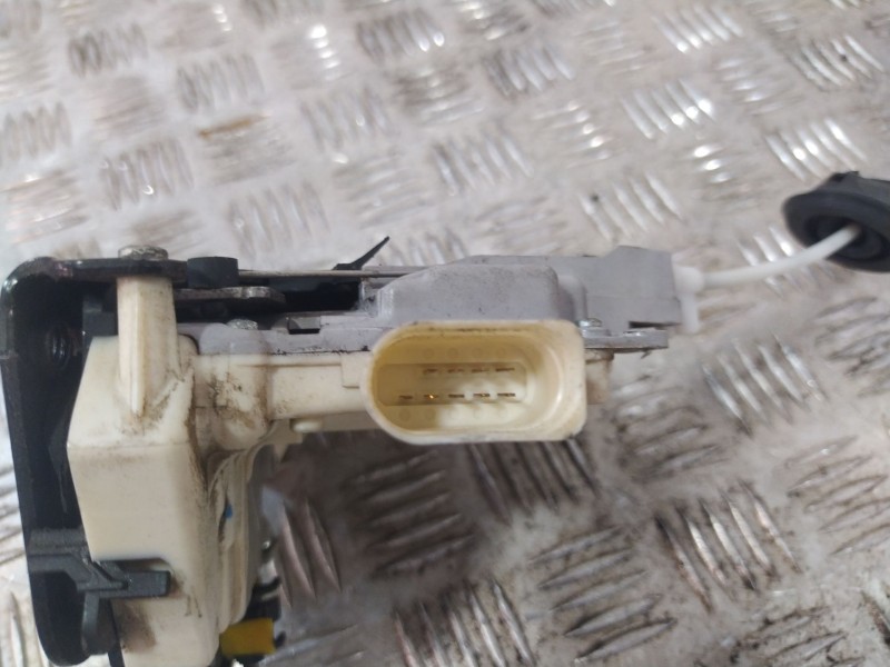 Recambio de cerradura puerta delantera izquierda para audi a3 sportback (8pa) 2.0 tdi referencia OEM IAM 4F1837015  