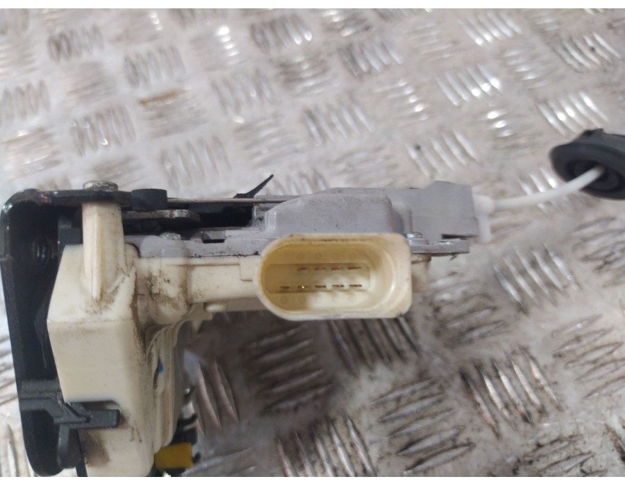 Recambio de cerradura puerta delantera izquierda para audi a3 sportback (8pa) 2.0 tdi referencia OEM IAM 4F1837015  