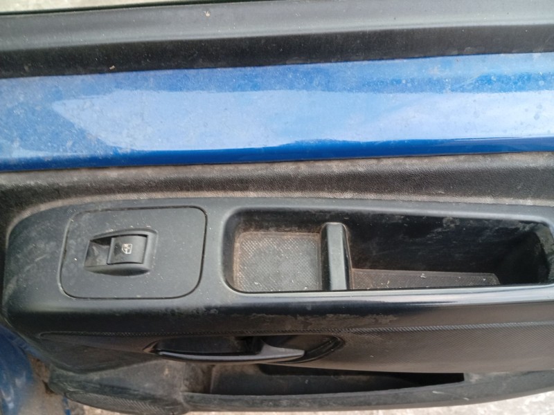 Recambio de mando elevalunas delantero derecho para fiat qubo (225_) 1.4 (225axa1a, 225cxa1a) referencia OEM IAM 735461282  