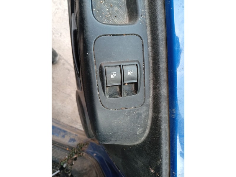 Recambio de mando elevalunas delantero izquierdo para fiat qubo (225_) 1.4 (225axa1a, 225cxa1a) referencia OEM IAM 735518655  