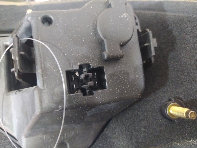 Recambio de piloto trasero izquierdo para saab 9-3 (ys3d) 2.0 turbo referencia OEM IAM 4831079  