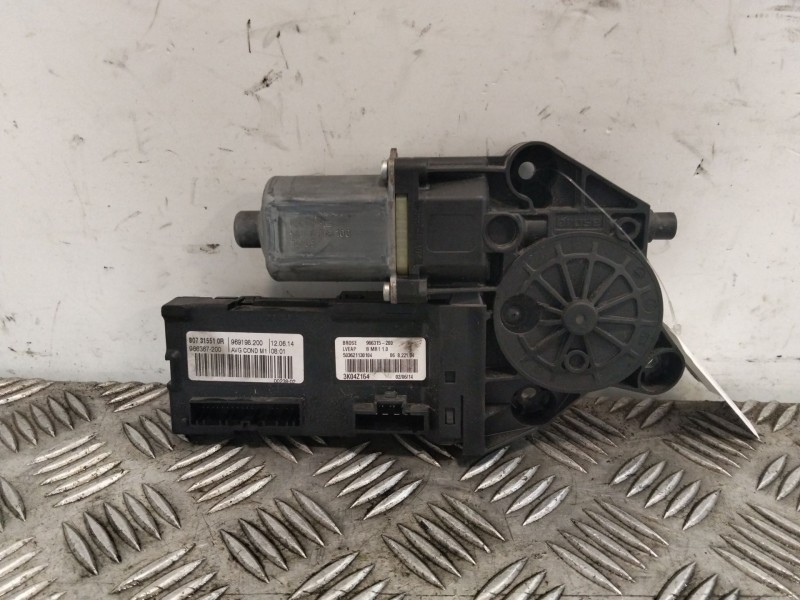 Recambio de motor elevalunas delantero izquierdo para renault megane iii berlina 5 p referencia OEM IAM 0130822479  