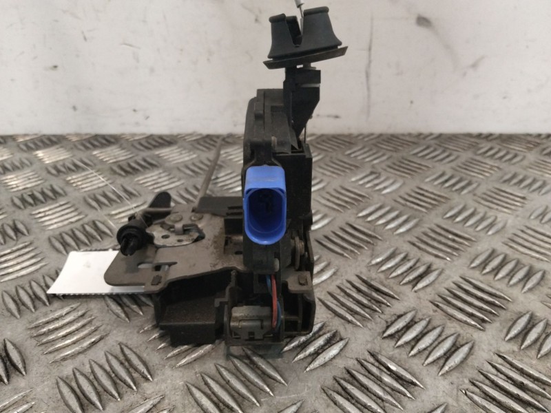 Recambio de cerradura puerta delantera derecha para audi a3 (8p1) 1.9 tdi referencia OEM IAM 4E1837016  