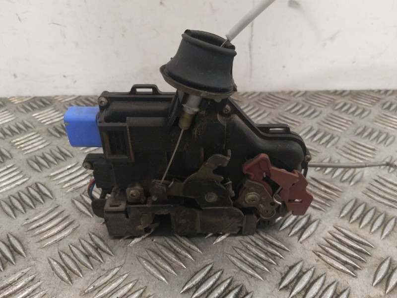 Recambio de cerradura puerta delantera derecha para audi a3 (8p1) 1.9 tdi referencia OEM IAM 4E1837016  