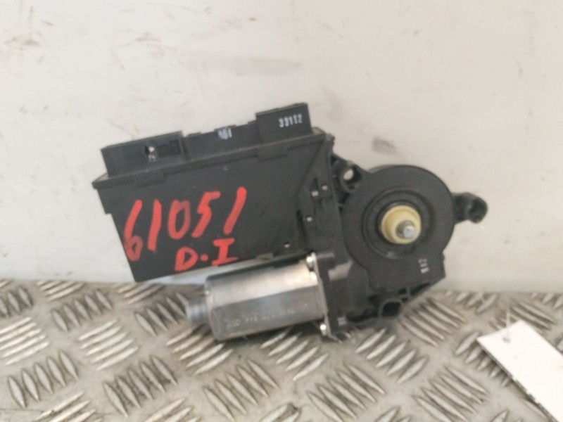 Recambio de motor elevalunas delantero izquierdo para audi a4 b6 (8e2) 2.0 referencia OEM IAM 130821765  