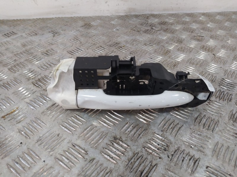 Recambio de maneta exterior delantera izquierda para renault megane iii berlina 5 p referencia OEM IAM 806070032R  