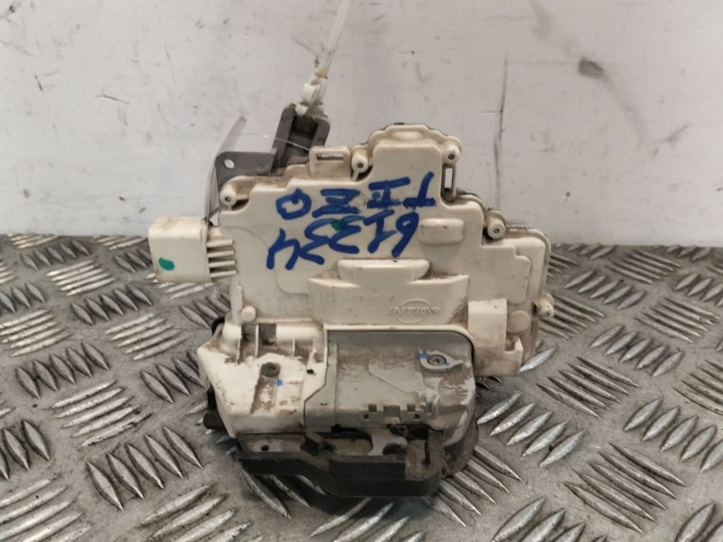 Recambio de cerradura puerta trasera izquierda para audi a3 sportback (8pa) 2.0 tdi referencia OEM IAM 4F0839013  