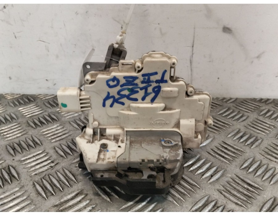 Recambio de cerradura puerta trasera izquierda para audi a3 sportback (8pa) 2.0 tdi referencia OEM IAM 4F0839013  