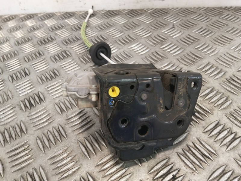 Recambio de cerradura puerta trasera izquierda para audi a3 sportback (8pa) 2.0 tdi referencia OEM IAM 4F0839013  