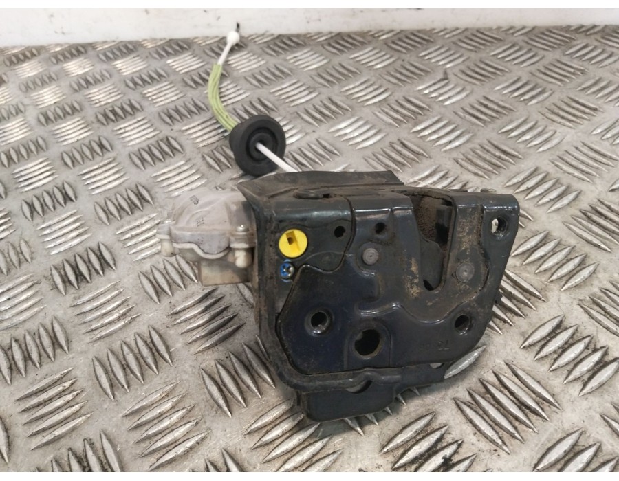 Recambio de cerradura puerta trasera izquierda para audi a3 sportback (8pa) 2.0 tdi referencia OEM IAM 4F0839013  