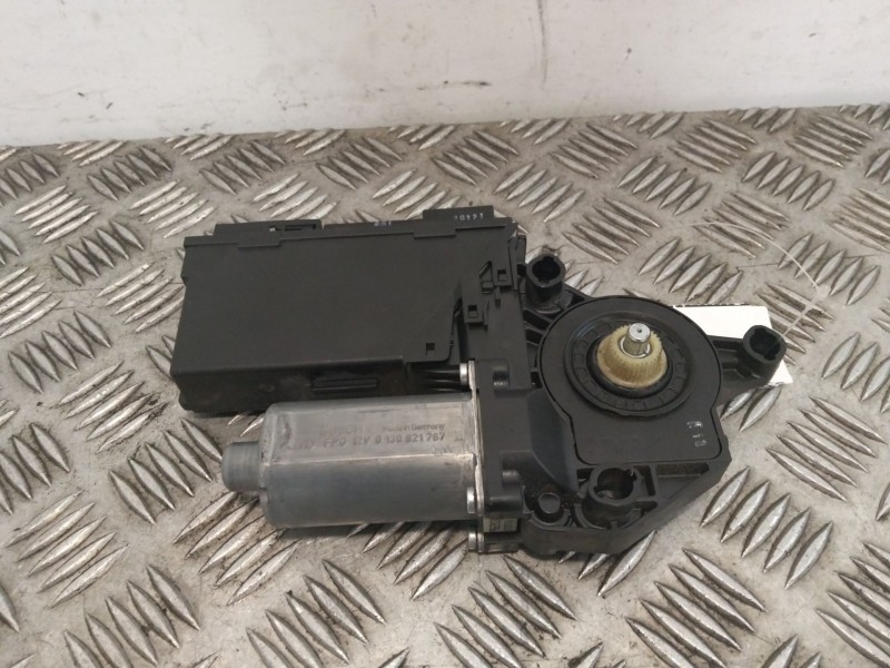 Recambio de motor elevalunas trasero izquierdo para audi a4 b6 (8e2) 2.0 referencia OEM IAM 5WK49204CBF  