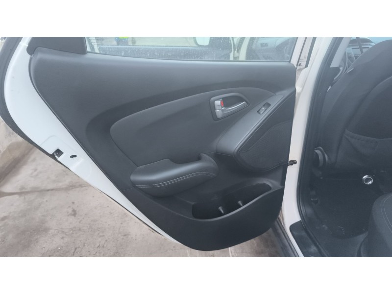 Recambio de guarnecido puerta trasera izquierda para hyundai ix35 (lm, el, elh) 1.6 referencia OEM IAM 833102Y000  