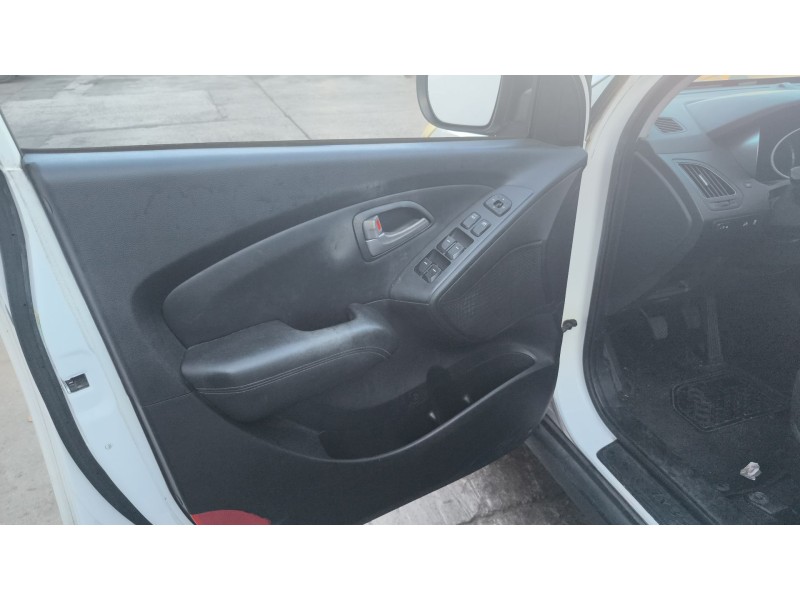 Recambio de guarnecido puerta delantera izquierda para hyundai ix35 (lm, el, elh) 1.6 referencia OEM IAM 823012Y0109P  