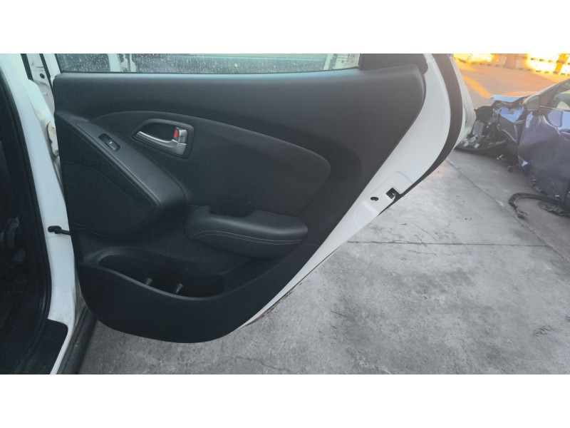 Recambio de guarnecido puerta trasera derecha para hyundai ix35 (lm, el, elh) 1.6 referencia OEM IAM 833022Y0109P  