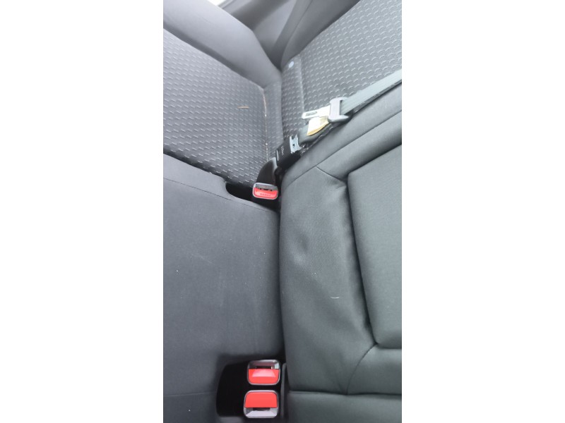 Recambio de enganche cinturon trasero derecho para hyundai ix35 (lm, el, elh) 1.6 referencia OEM IAM 898402Y2009P  