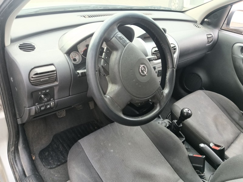 opel corsa c (x01) del año 2006