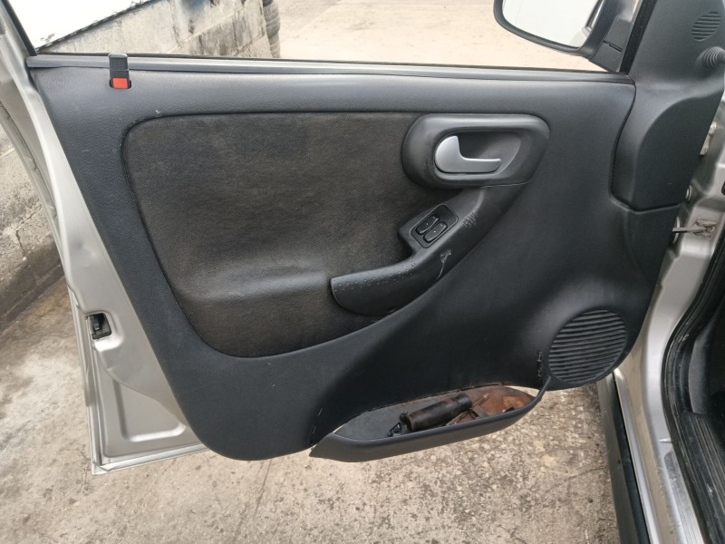 opel corsa c (x01) del año 2006