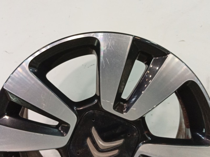 Recambio de llanta para citroën c3 iii (sx) 1.2 vti 82 referencia OEM IAM 9813075077  