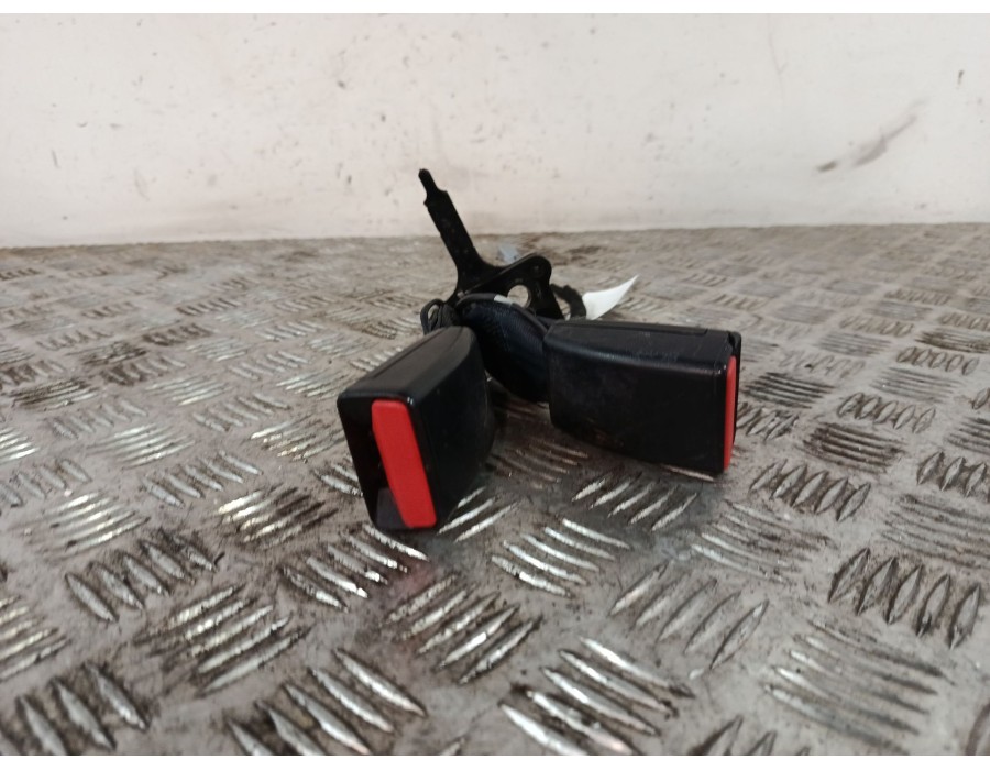 Recambio de enganche cinturon delantero derecho para renault clio iv (bh_) 0.9 tce 90 referencia OEM IAM 878166967R  