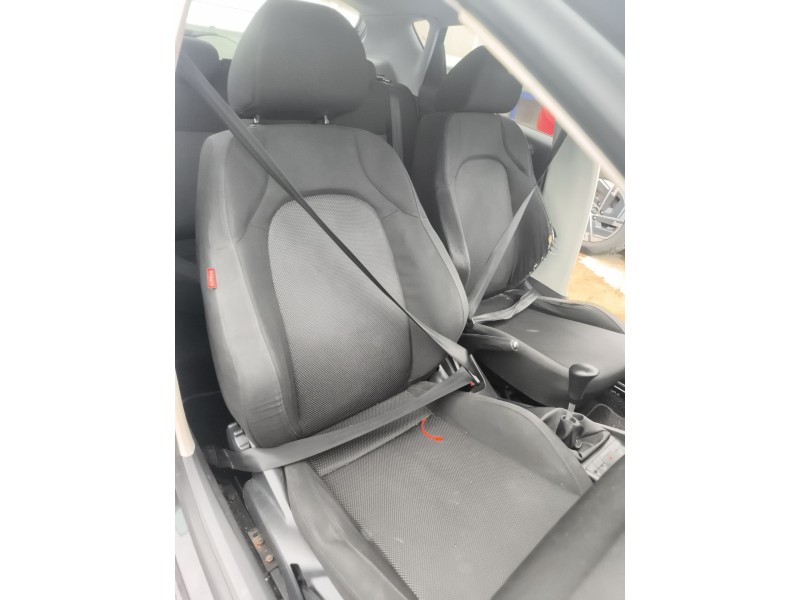 Recambio de enganche cinturon delantero derecho para seat ibiza iv (6j5, 6p1) 1.9 tdi referencia OEM IAM 6R0857756D  