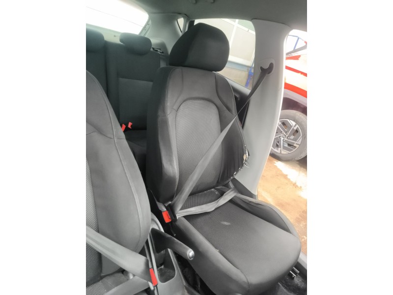 Recambio de enganche cinturon delantero izquierdo para seat ibiza iv (6j5, 6p1) 1.9 tdi referencia OEM IAM 6R0857755D  