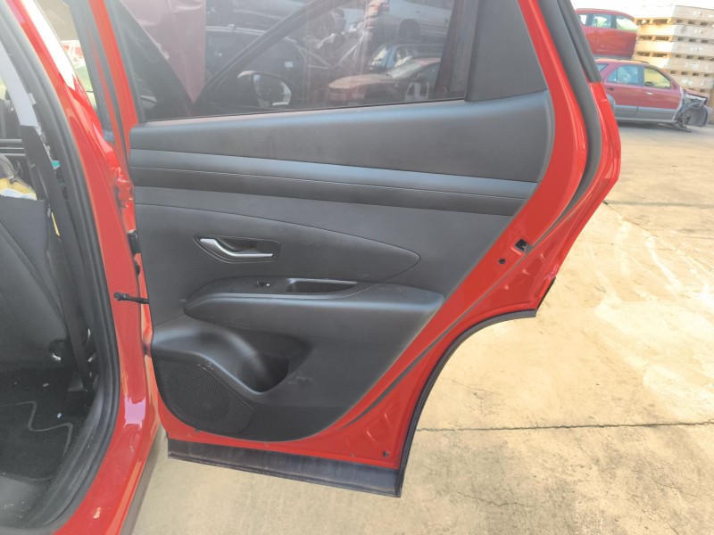 Recambio de guarnecido puerta trasera derecha para hyundai tucson (nx4e_f5p81_m61a11) 1.6 turbo referencia OEM IAM N7001NNB  