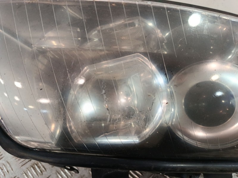 Recambio de faro derecho para audi a4 berlina (8e) 1.8 20v turbo referencia OEM IAM 69938240  