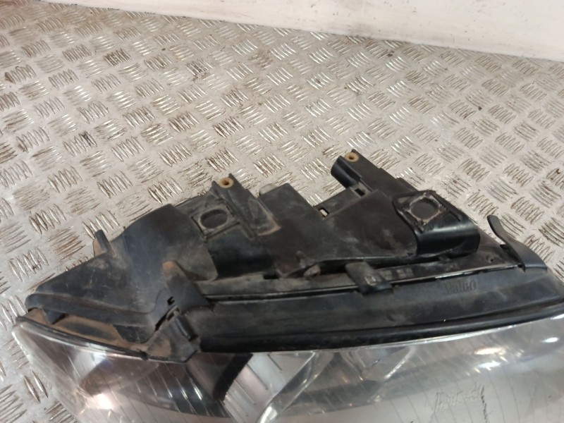 Recambio de faro derecho para audi a4 berlina (8e) 1.8 20v turbo referencia OEM IAM 69938240  