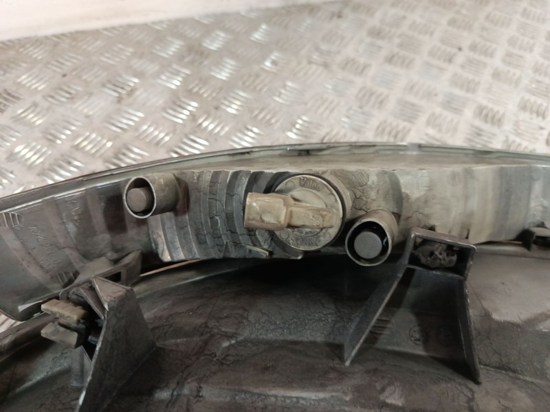 Recambio de faro derecho para renault trafic ii autobús (jl) 2.5 dci 135 (jl0d) referencia OEM IAM 91165720  