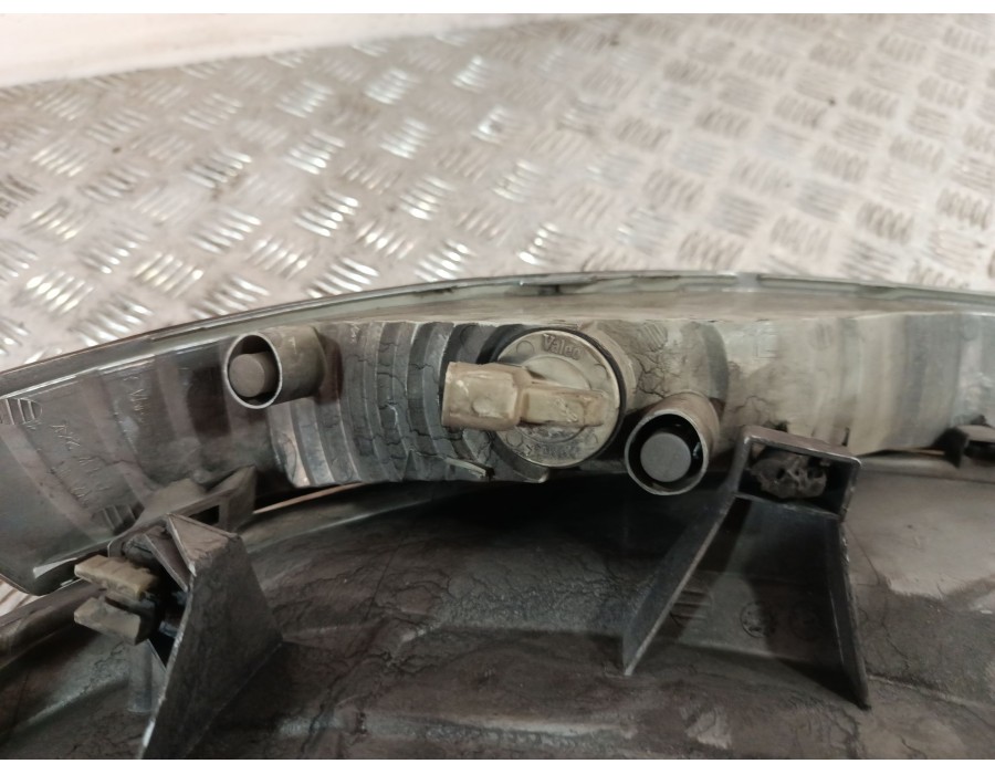 Recambio de faro derecho para renault trafic ii autobús (jl) 2.5 dci 135 (jl0d) referencia OEM IAM 91165720  