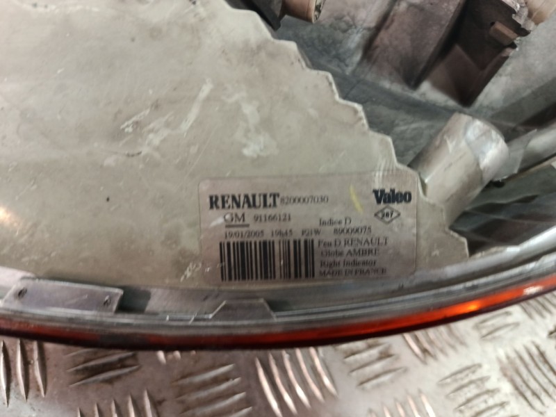 Recambio de faro derecho para renault trafic ii autobús (jl) 2.5 dci 135 (jl0d) referencia OEM IAM 91165720  