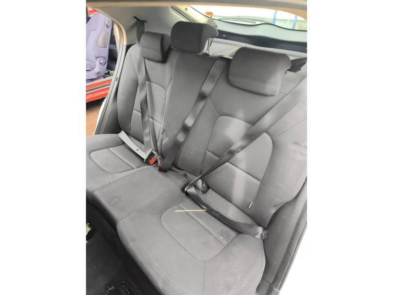 Recambio de cinturon seguridad trasero central para kia rio iii (ub) 1.4 cvvt referencia OEM IAM 898101W120HU  