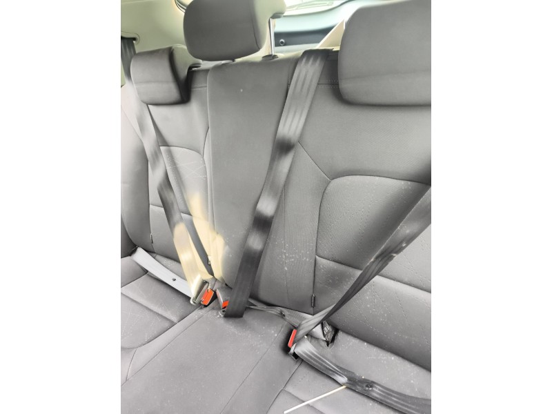 Recambio de enganche cinturon trasero central para kia rio iii (ub) 1.4 cvvt referencia OEM IAM 898301W200HU  