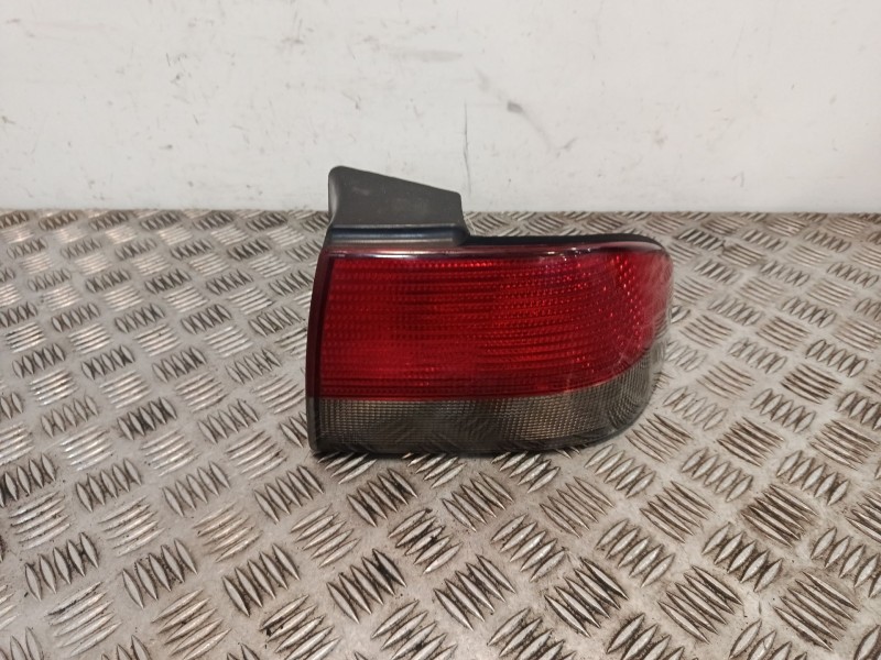 Recambio de piloto trasero derecho para saab 9-3 (ys3d) 2.0 turbo referencia OEM IAM 4831103  