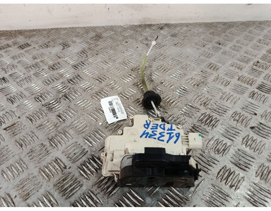 Recambio de cerradura puerta trasera derecha para audi a3 sportback (8pa) 2.0 tdi referencia OEM IAM 4F0839016  