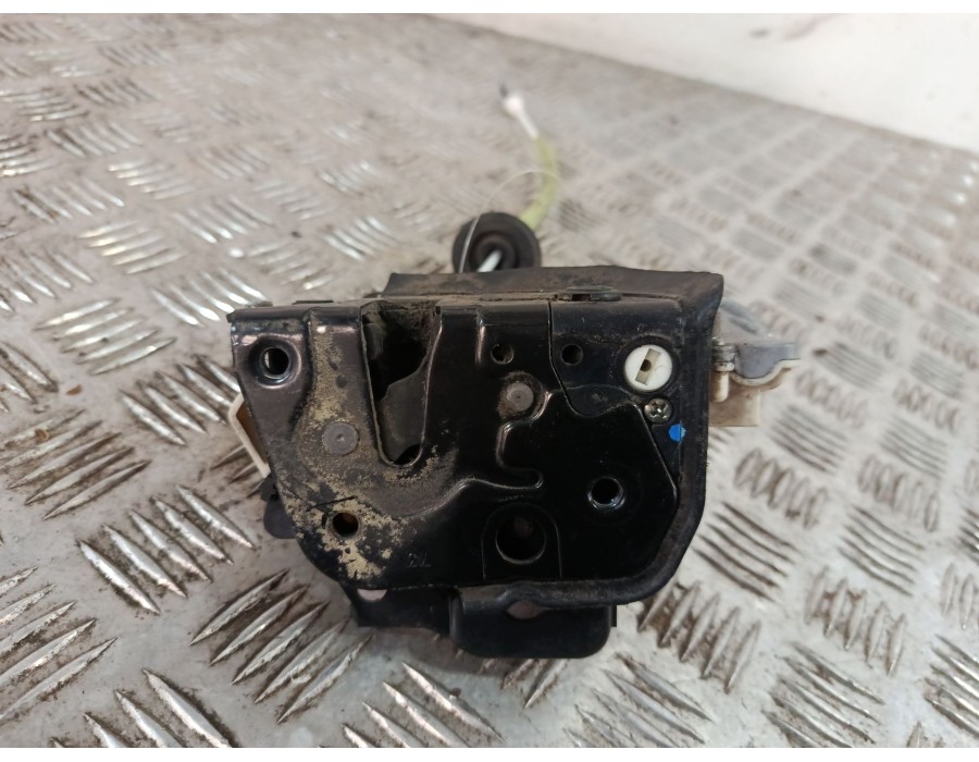 Recambio de cerradura puerta trasera derecha para audi a3 sportback (8pa) 2.0 tdi referencia OEM IAM 4F0839016  