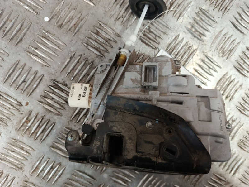 Recambio de cerradura puerta trasera derecha para audi a3 sportback (8pa) 2.0 tdi referencia OEM IAM 4F0839016  