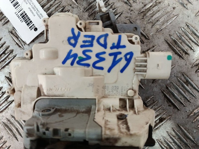 Recambio de cerradura puerta trasera derecha para audi a3 sportback (8pa) 2.0 tdi referencia OEM IAM 4F0839016  