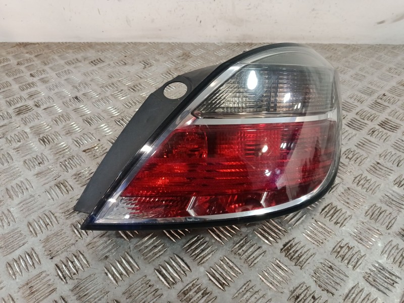 Recambio de piloto trasero derecho para opel astra h (a04) 1.4 (l48) referencia OEM IAM 13222325  