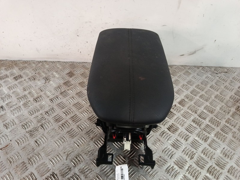 Recambio de apoyabrazos central para toyota rav 4 v (_a5_, _h5_) 2.0 (mxaa52) referencia OEM IAM 5881242040  