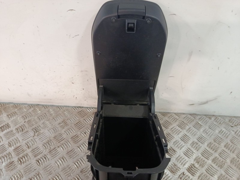 Recambio de apoyabrazos central para toyota rav 4 v (_a5_, _h5_) 2.0 (mxaa52) referencia OEM IAM 5881242040  